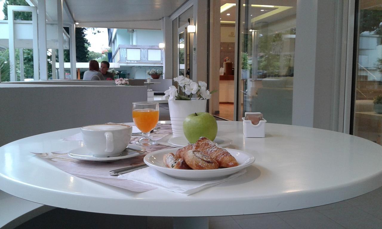 Hotel Ambasciata Riccione Eksteriør billede