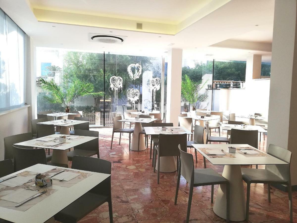 Hotel Ambasciata Riccione Eksteriør billede